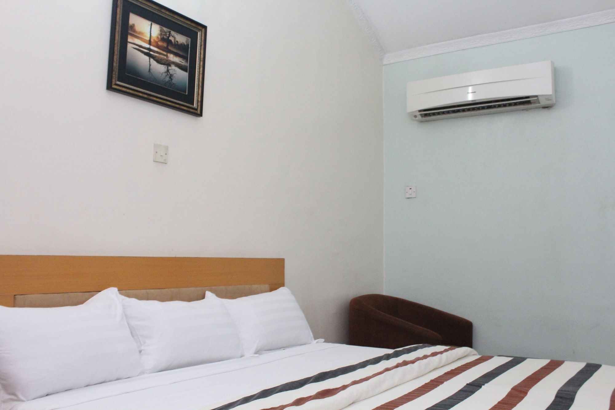 Bluespring Hotel Maryland Екстер'єр фото